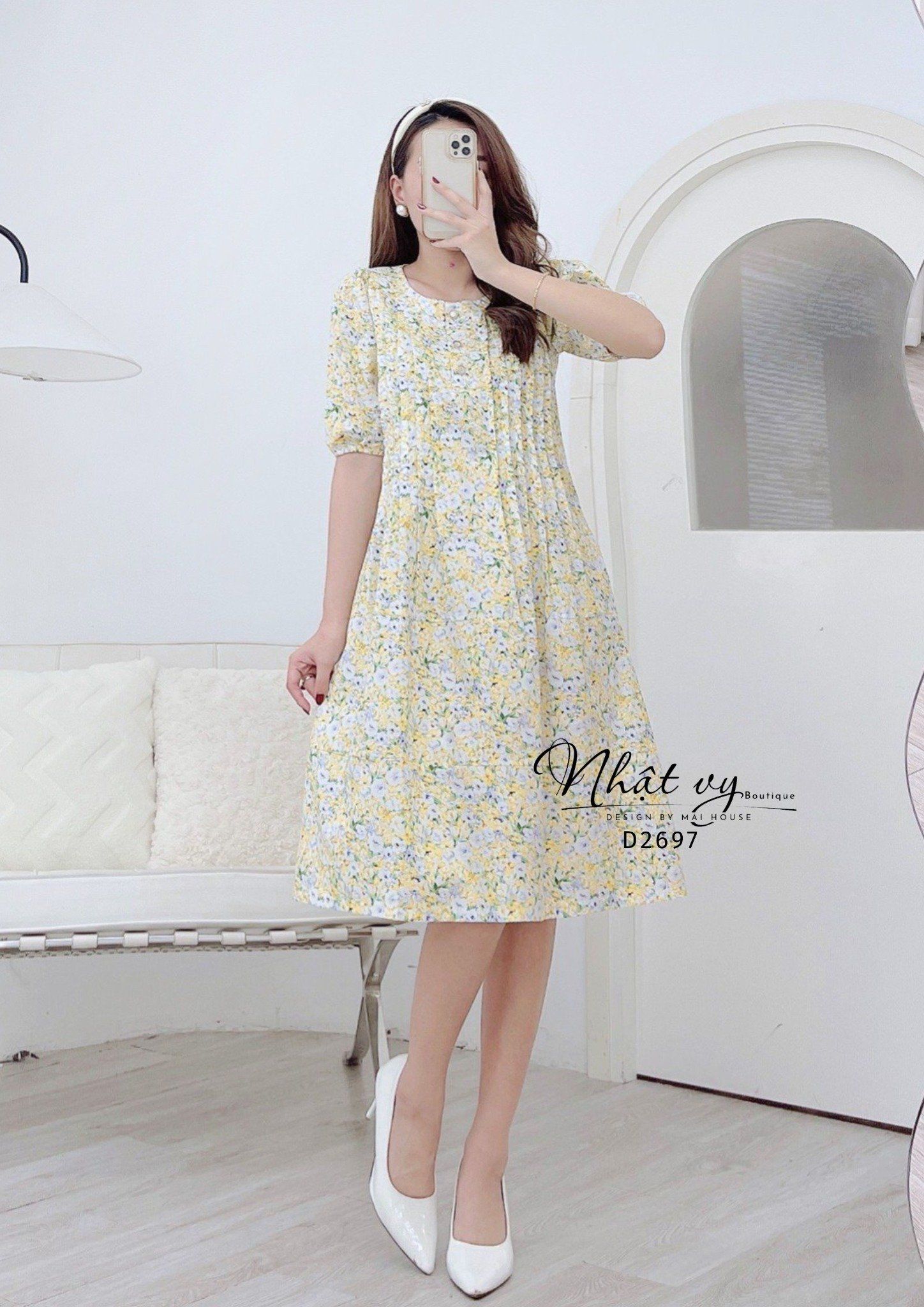 Đầm hoa viền ren cổ tròn xếp ly ngực - D2697