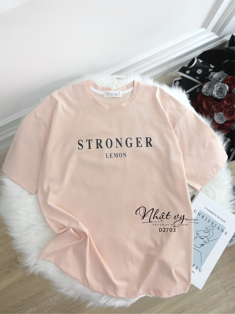 Áo thun form dáng suông in chữ stronger - D2703