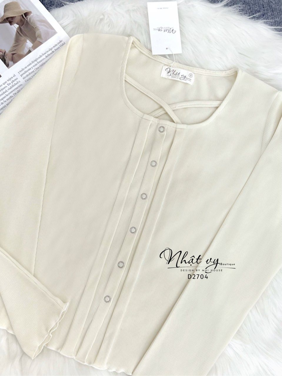 Áo thun dài tay cổ viền chéo dáng ôm - D2704