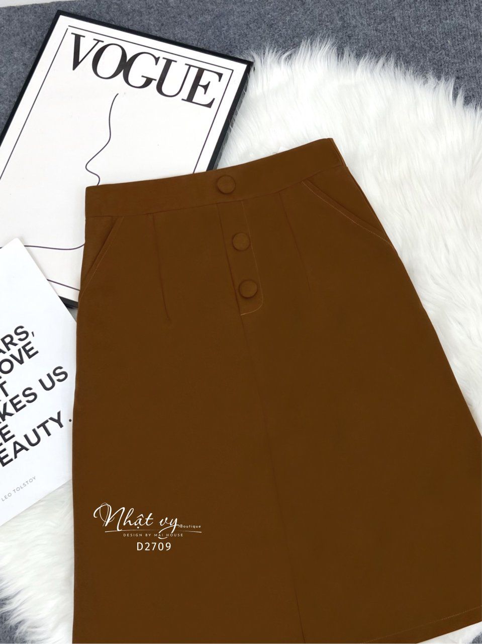 Chân váy chữ A đính nút bọc - D2709