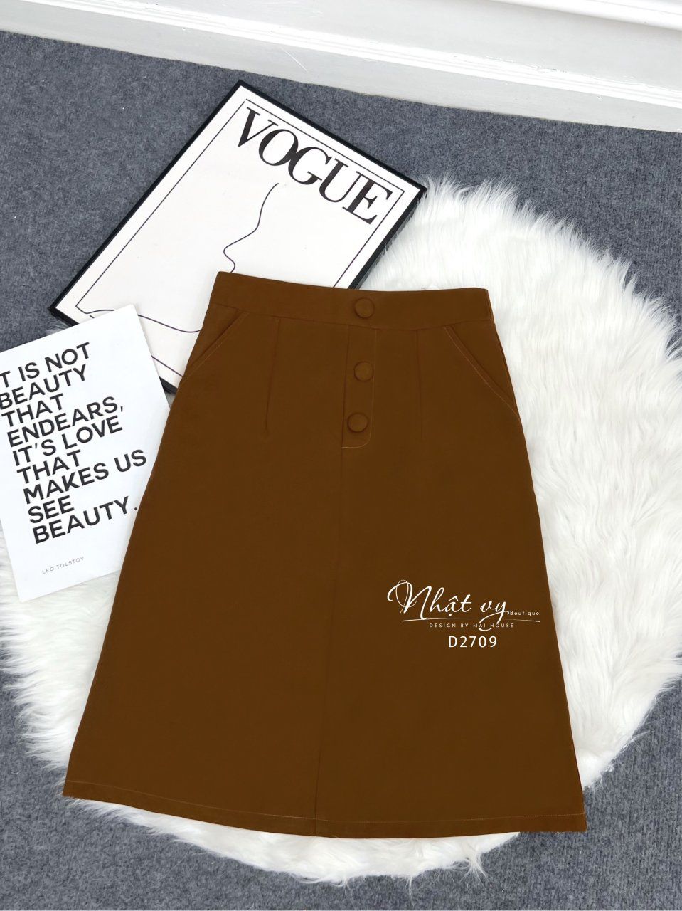 Chân váy chữ A đính nút bọc - D2709