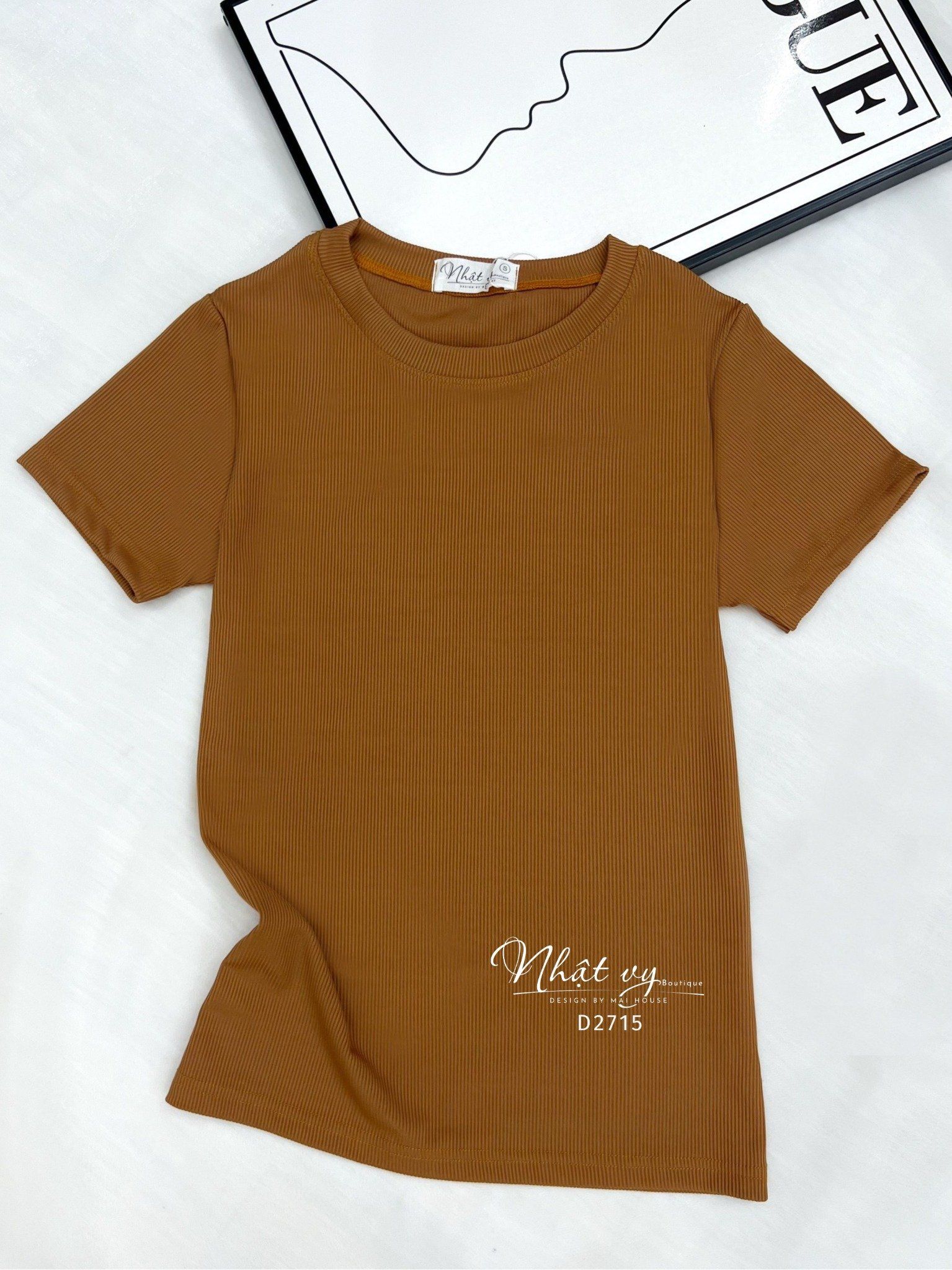 Áo thun cổ tròn dáng ôm - D2715
