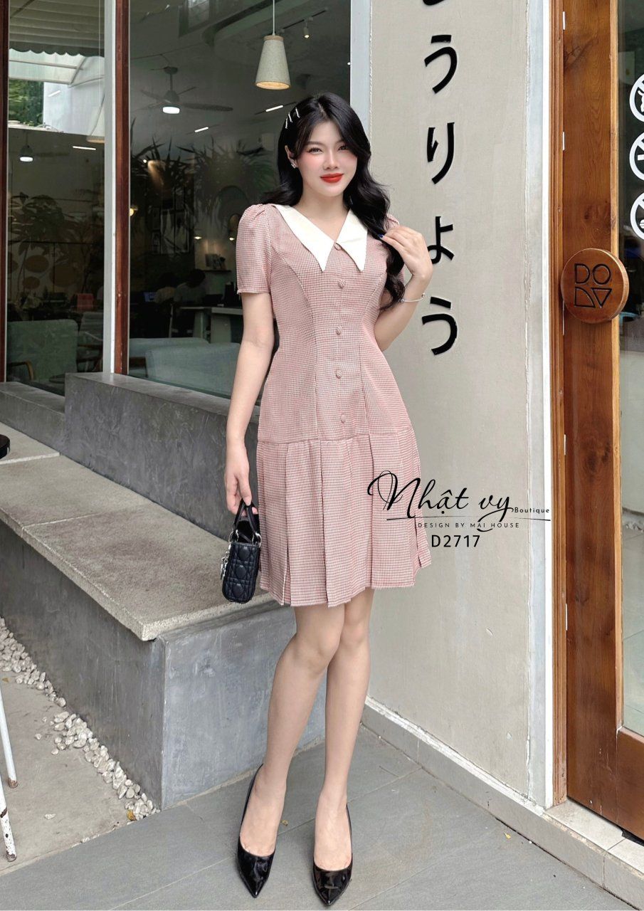Đầm họa tiết cổ V phối bèo đính cúc giả - D2717