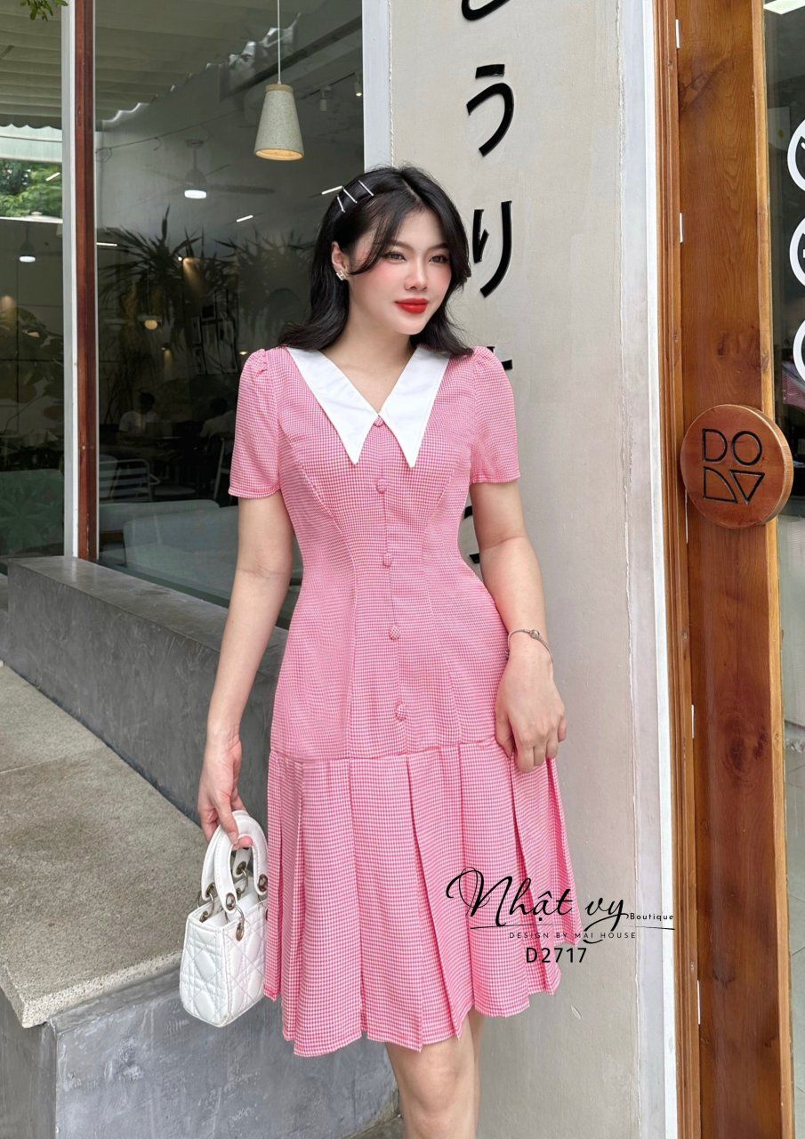 Đầm họa tiết cổ V phối bèo đính cúc giả - D2717