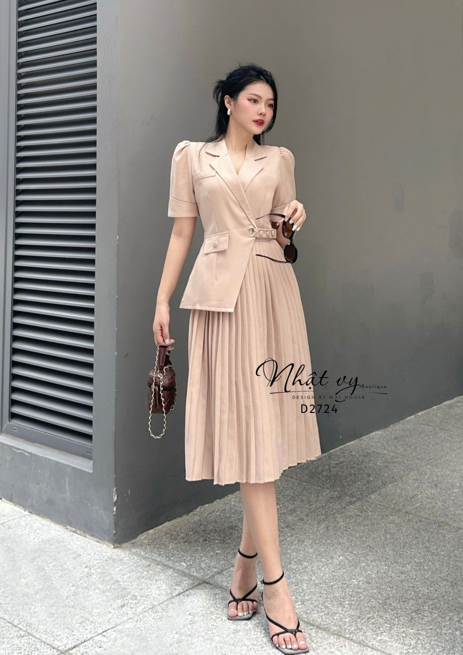 Đầm cổ vest dập ly form dáng dài - D2724