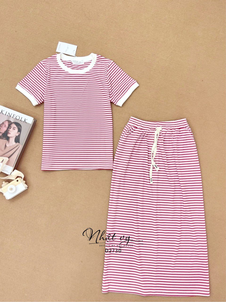 Set áo thun ôm phối chân váy dài - D2730