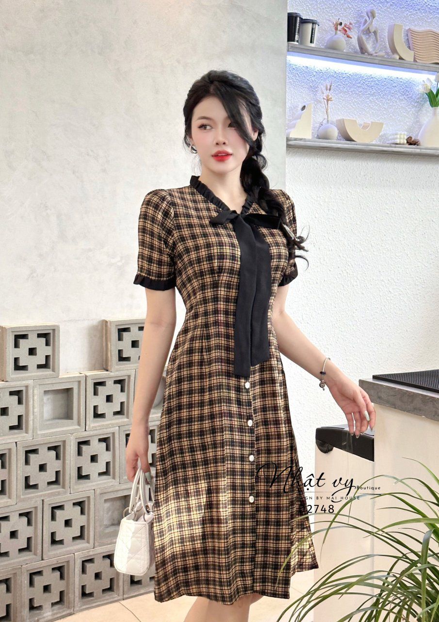 Đầm caro chiết ben ngực phối bèo cổ - D2748