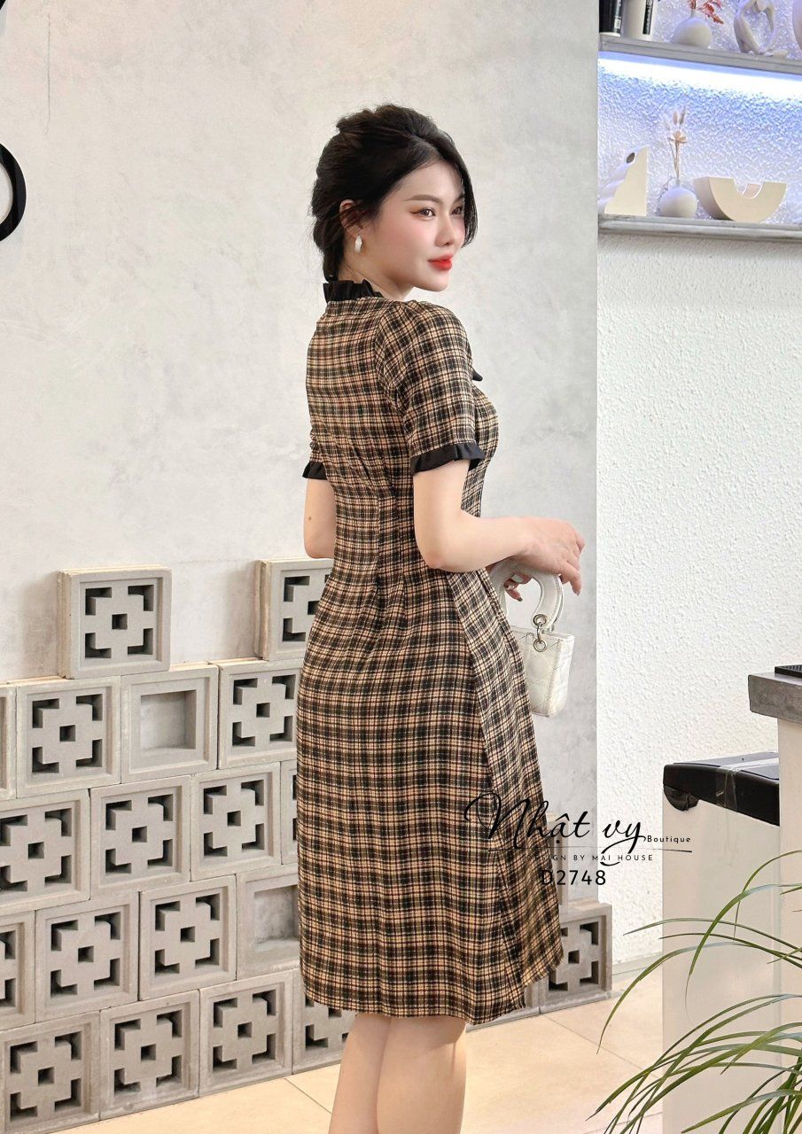 Đầm caro chiết ben ngực phối bèo cổ - D2748