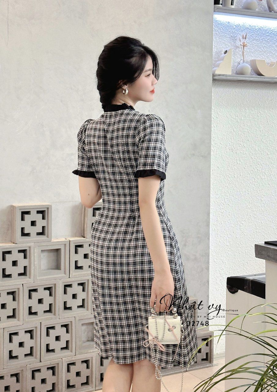 Đầm caro chiết ben ngực phối bèo cổ - D2748