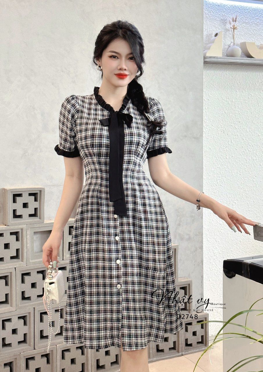 Đầm caro chiết ben ngực phối bèo cổ - D2748