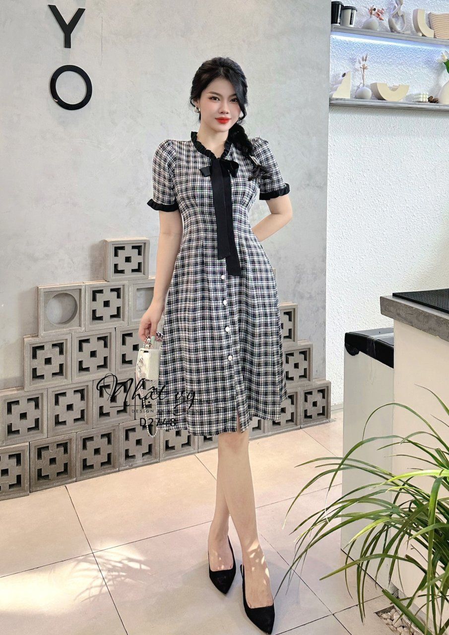 Đầm caro chiết ben ngực phối bèo cổ - D2748