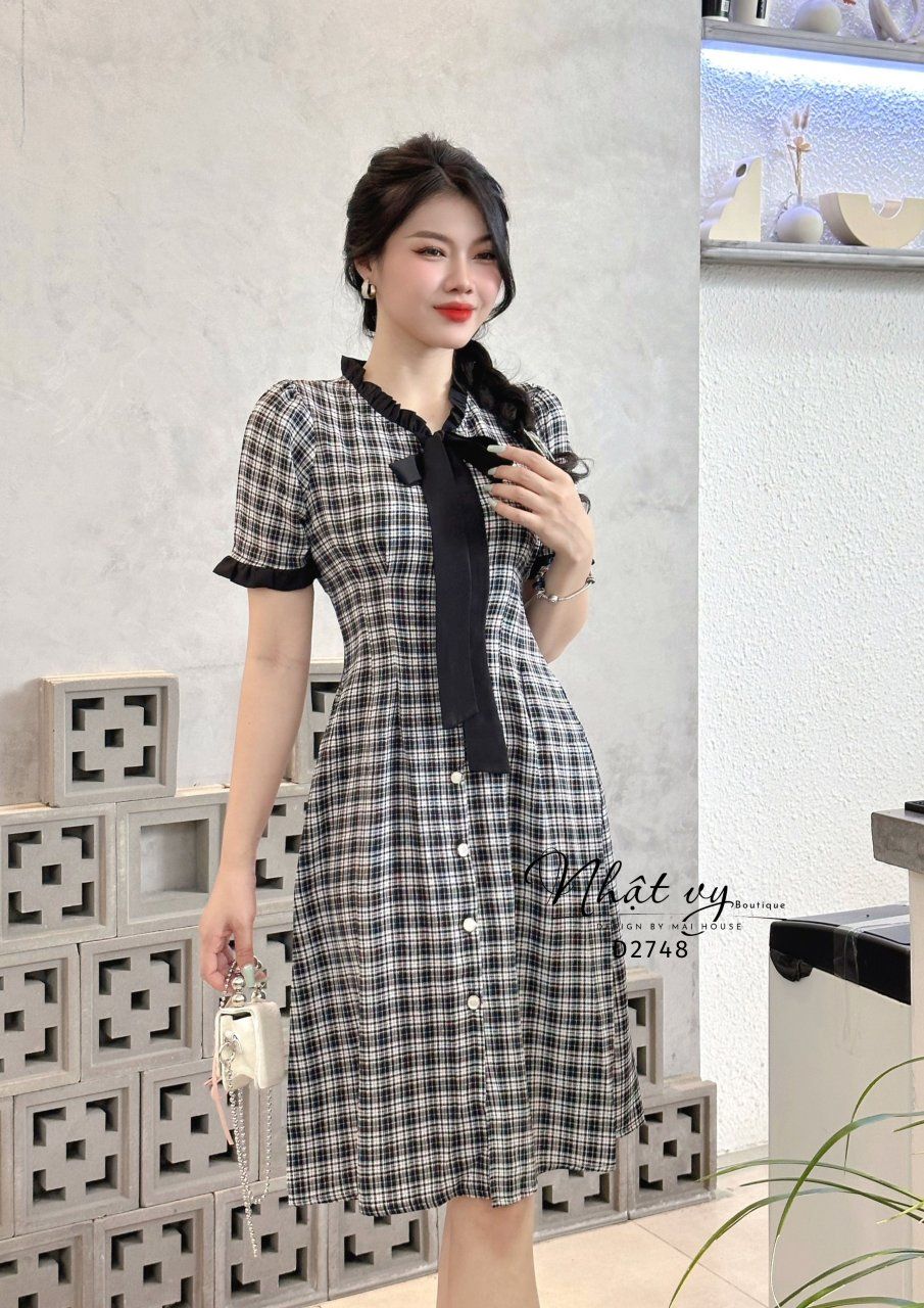 Đầm caro chiết ben ngực phối bèo cổ - D2748