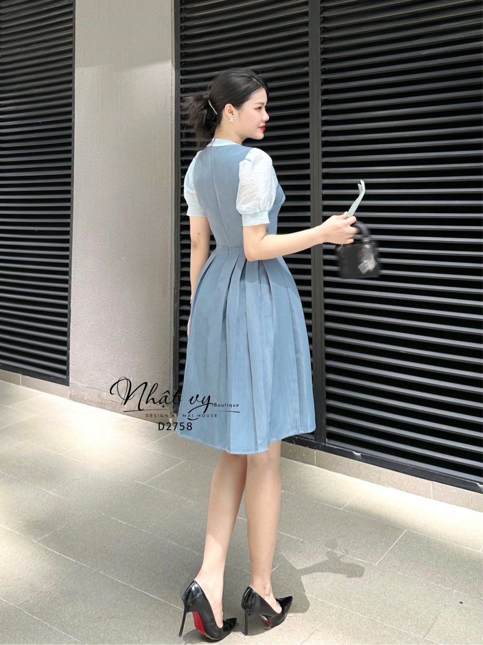Đầm xốp cổ tròn đính cúc giả - D2758