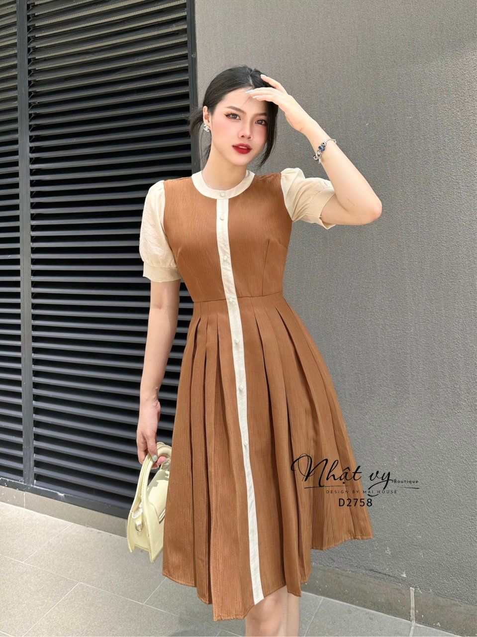 Đầm xốp cổ tròn đính cúc giả - D2758