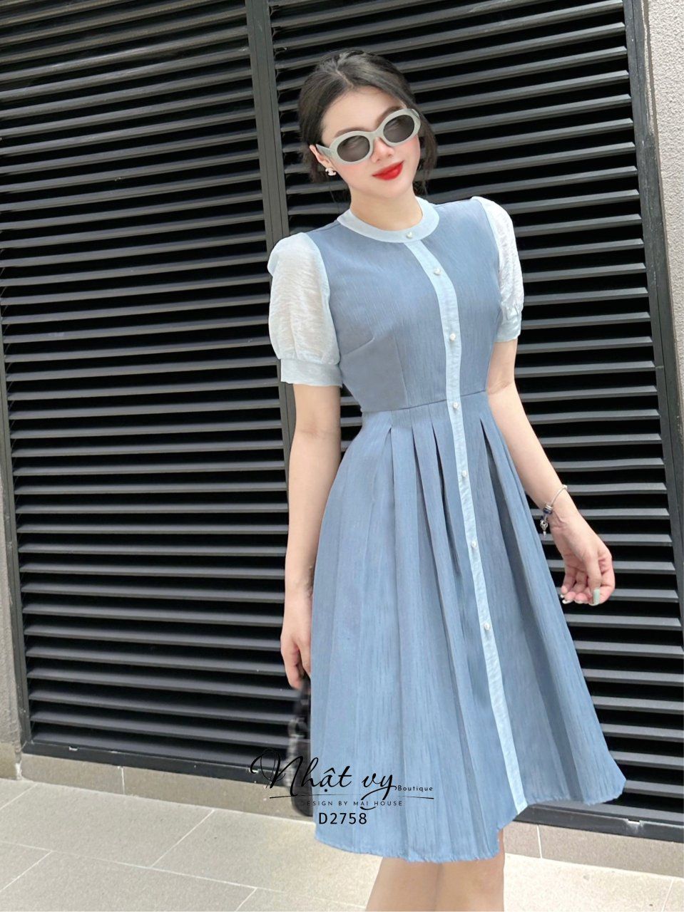Đầm xốp cổ tròn đính cúc giả - D2758