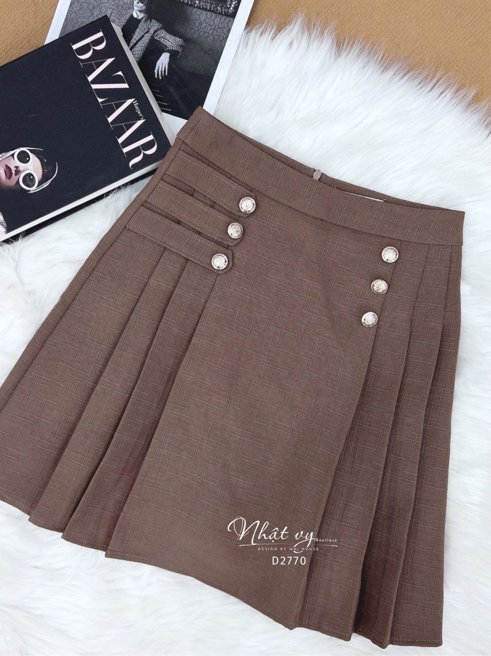 Chân váy dập ly hai bên đính cúc giả - D2770