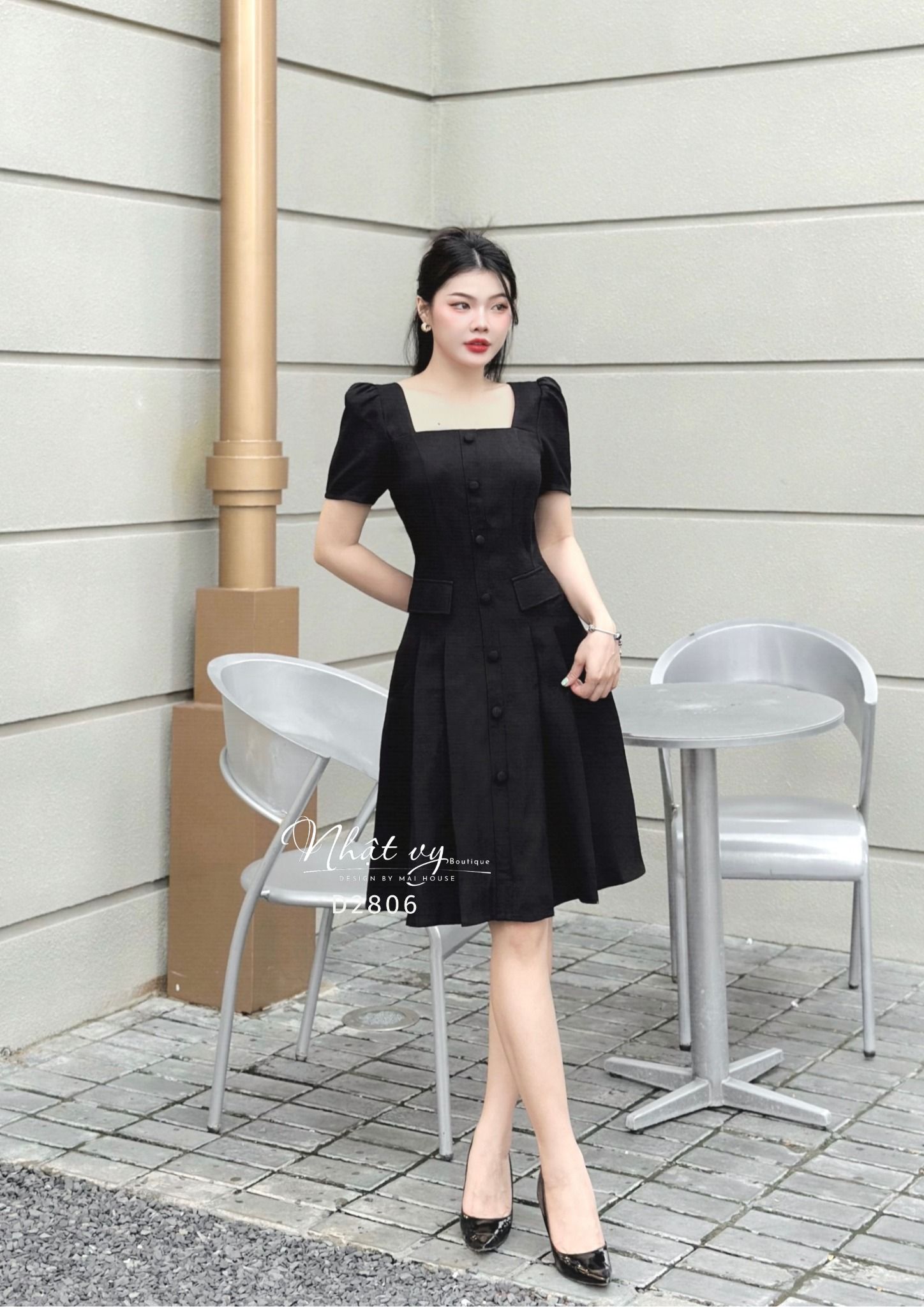 Đầm cổ vuông tay phồng đính cúc bọc - D2806
