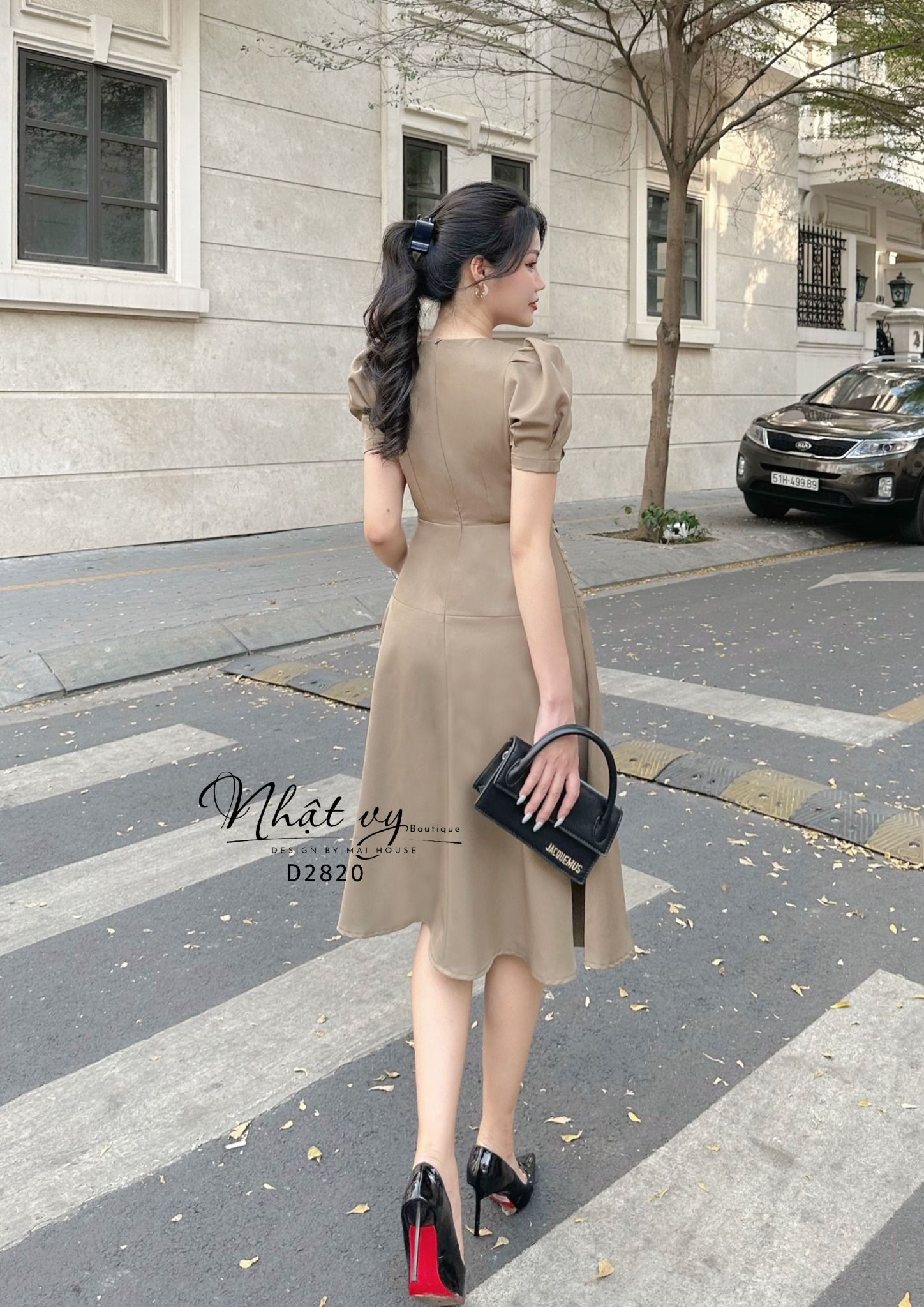 Đầm cổ tròn đính cúc bọc eo dập ly - D2820