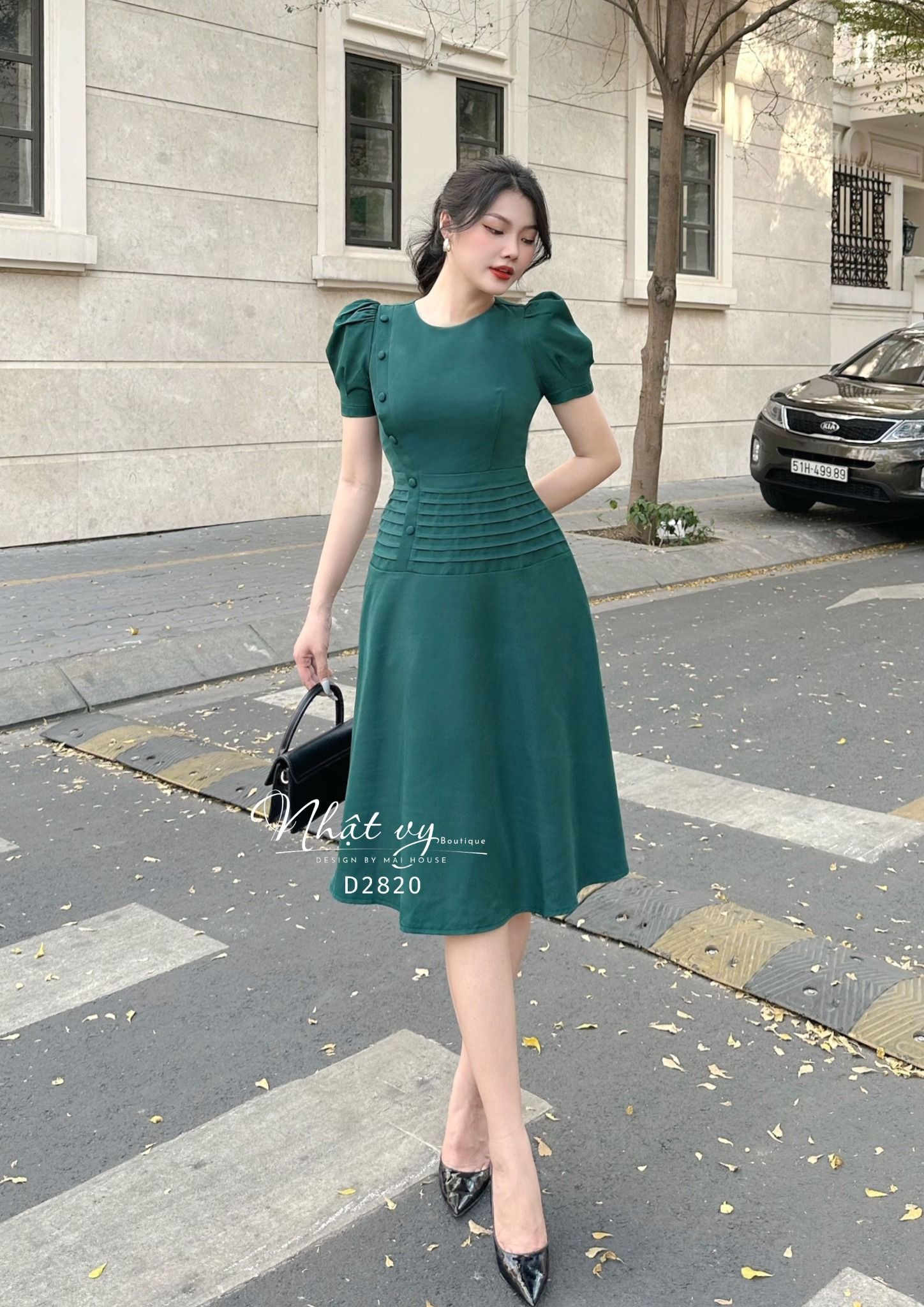 Đầm cổ tròn đính cúc bọc eo dập ly - D2820