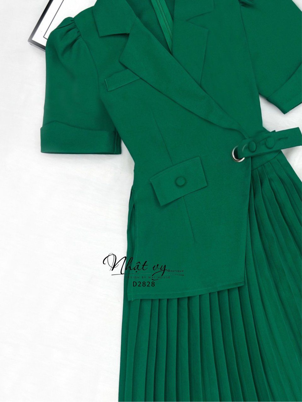 Đầm cổ vest dập ly form dáng dài - D2828