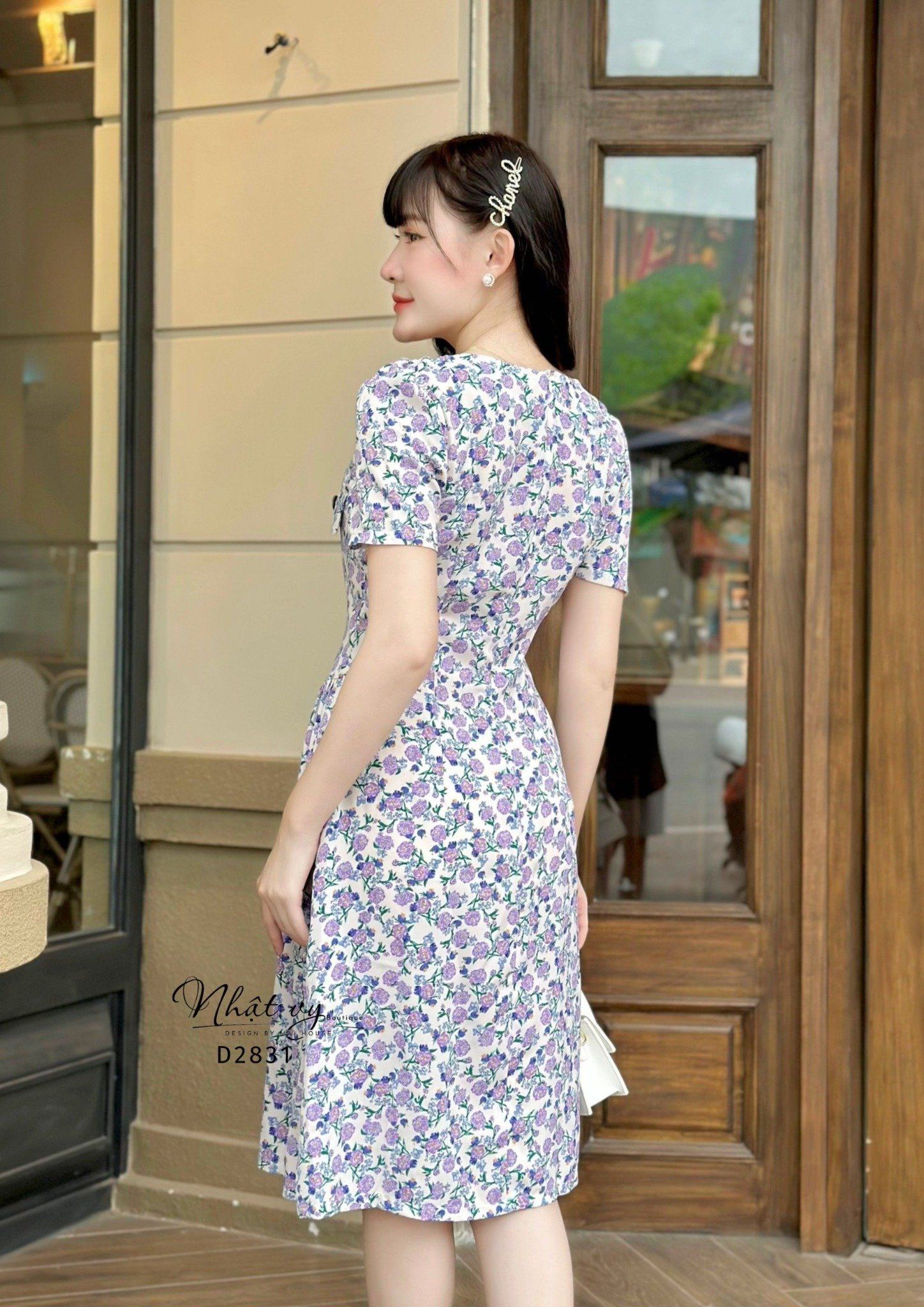 Đầm hoa cổ V nhún bên eo đính cúc giả - D2831