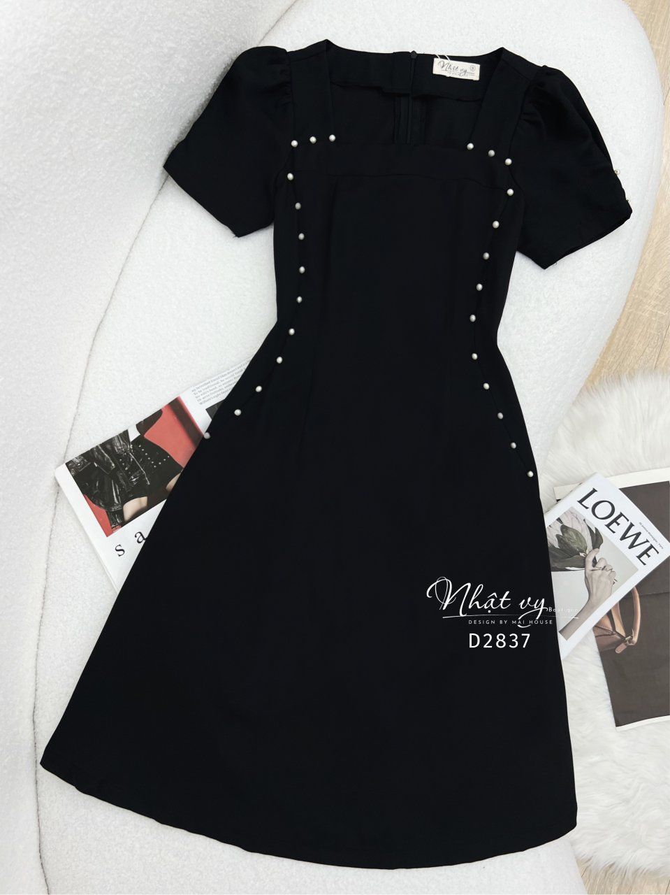 Đầm cổ vuông tay phồng dáng ôm đính viền ngọc - D2837