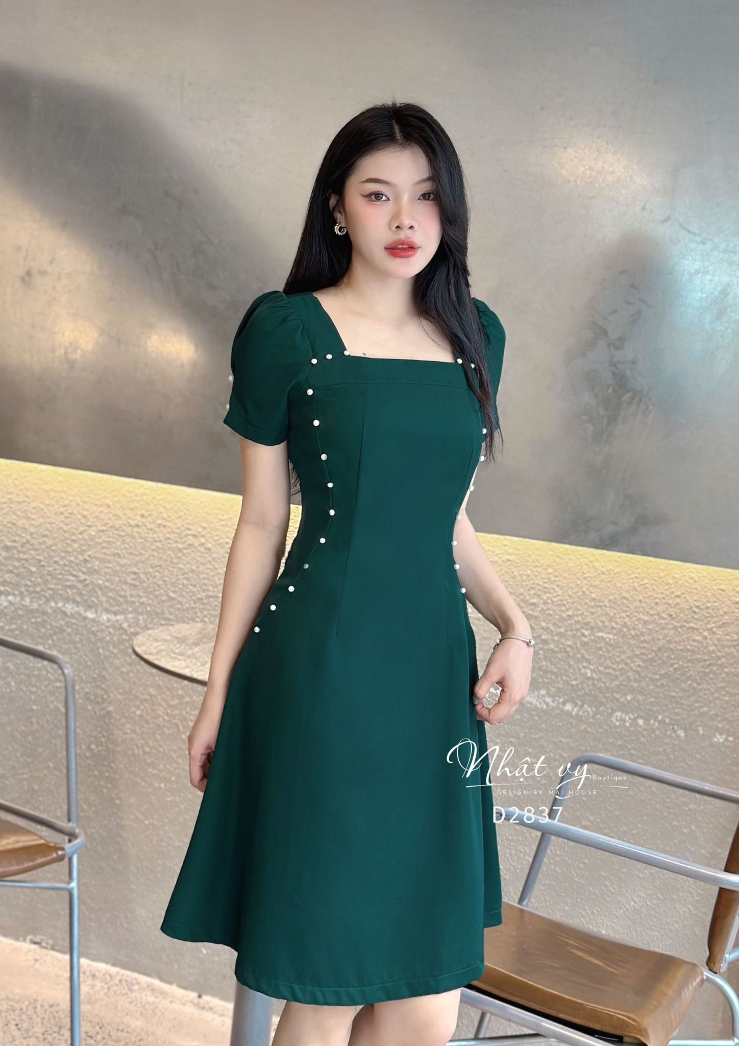 Đầm cổ vuông tay phồng dáng ôm đính viền ngọc - D2837