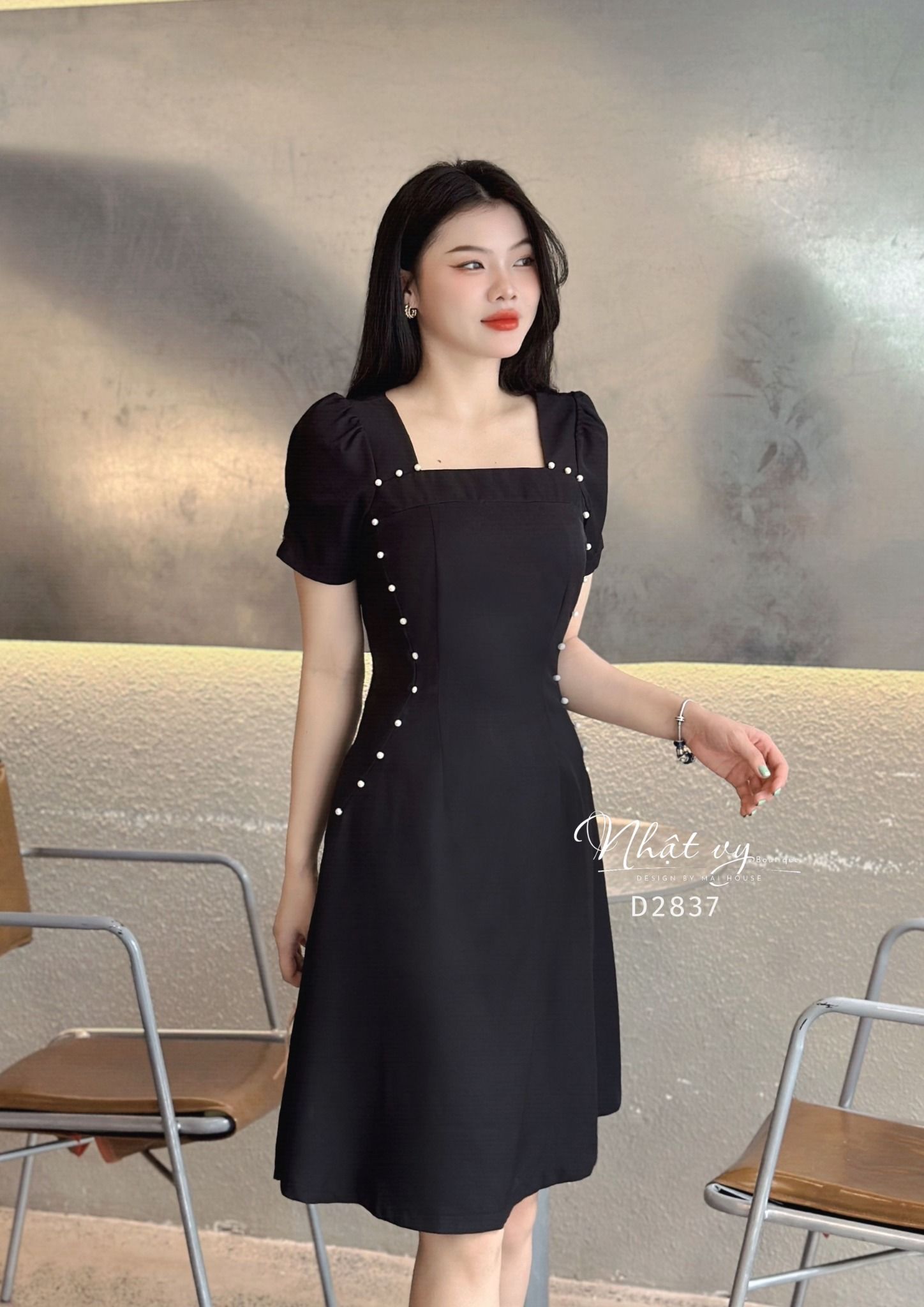 Đầm cổ vuông tay phồng dáng ôm đính viền ngọc - D2837
