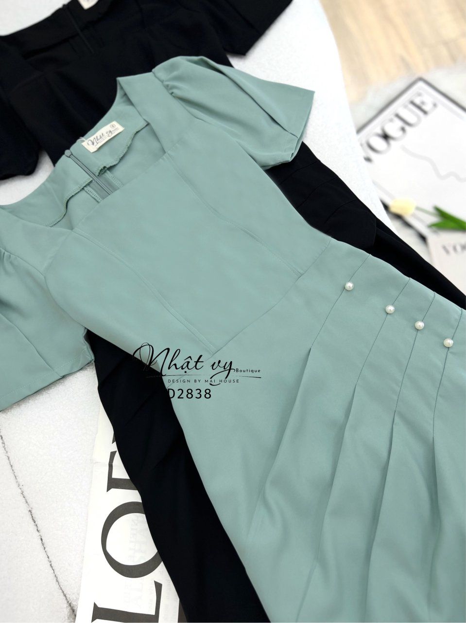 Đầm cổ vuông nhún bên cách điệu đính viền ngọc - D2838