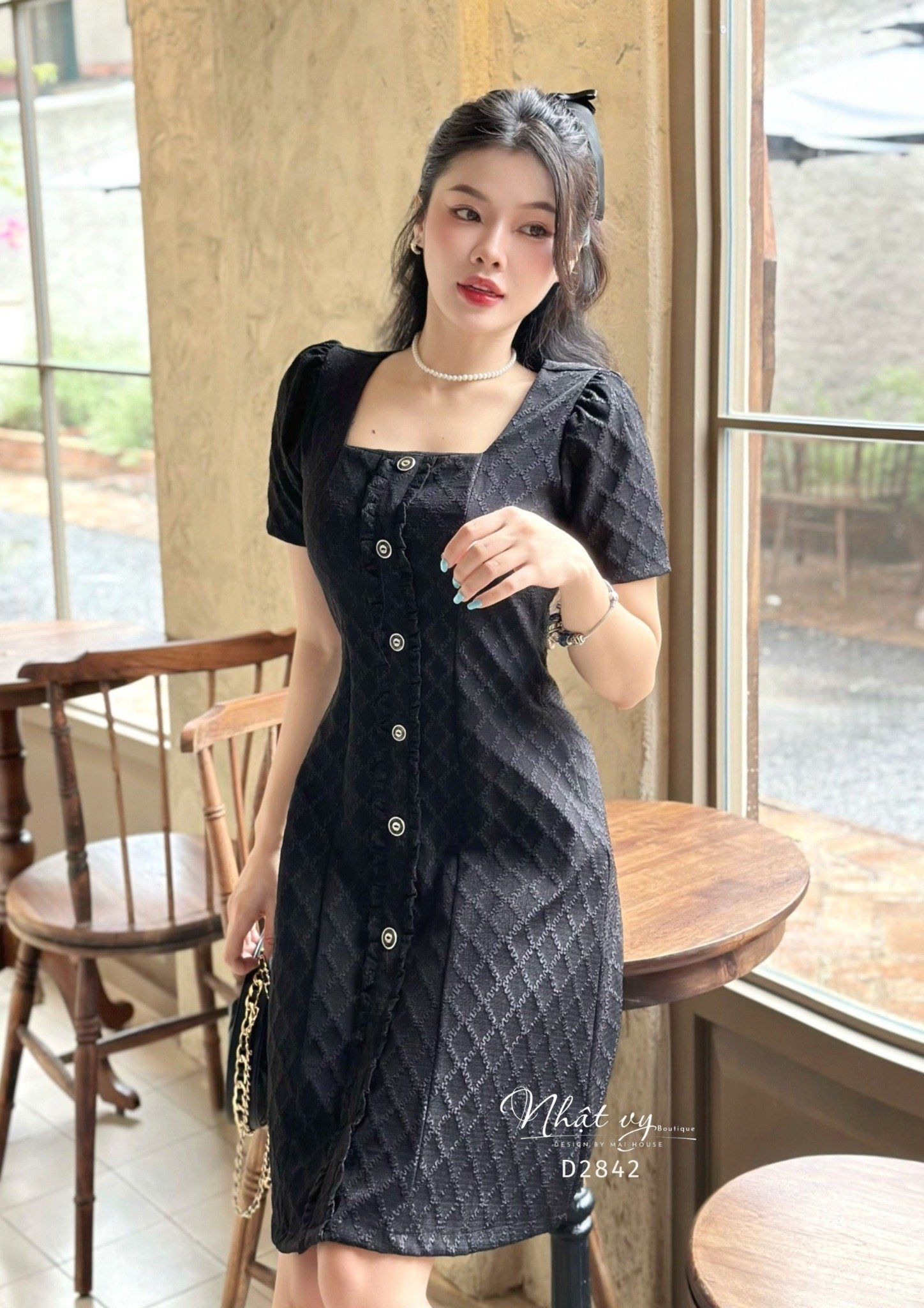 Đầm cổ vuông dáng ôm đính cúc kiểu - D2842