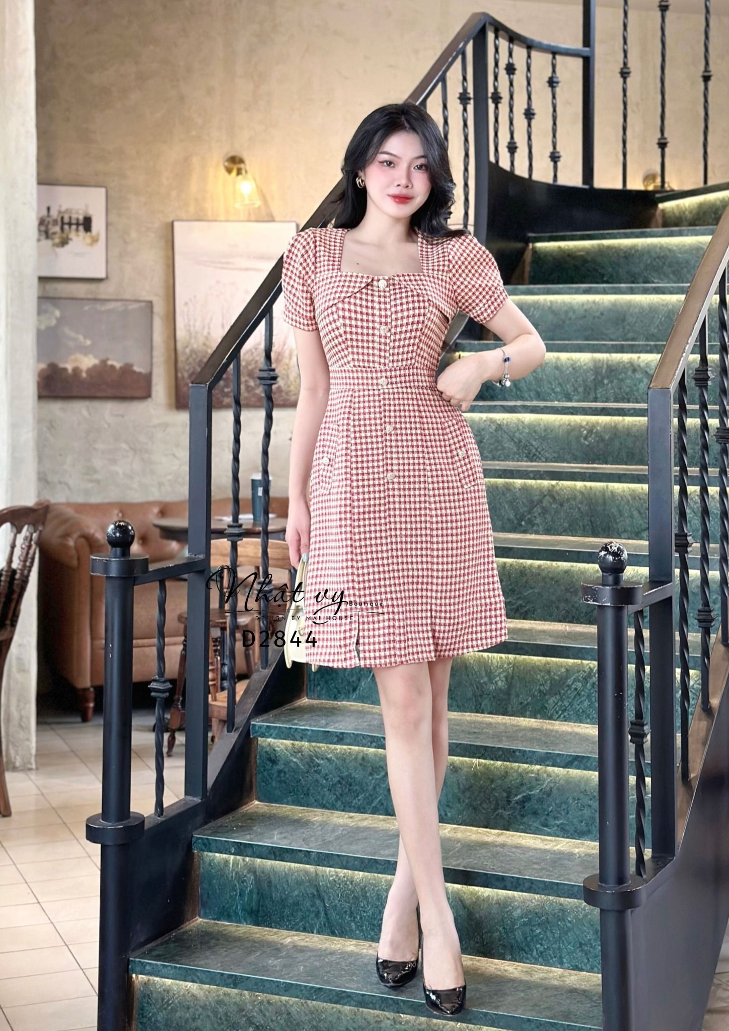 Đầm cổ vuông bèo ngực cách điệu đính cúc - D2844