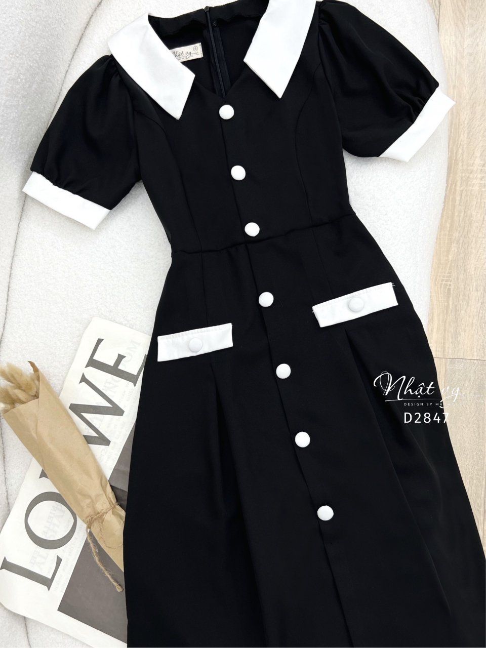 Đầm dáng xoè cổ V phối bèo cổ đính nút kiểu - D2847