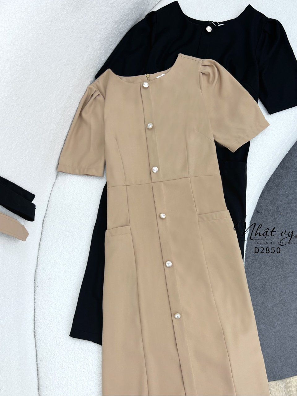 Đầm cổ tròn dáng ôm đính cúc kiểu - D2850