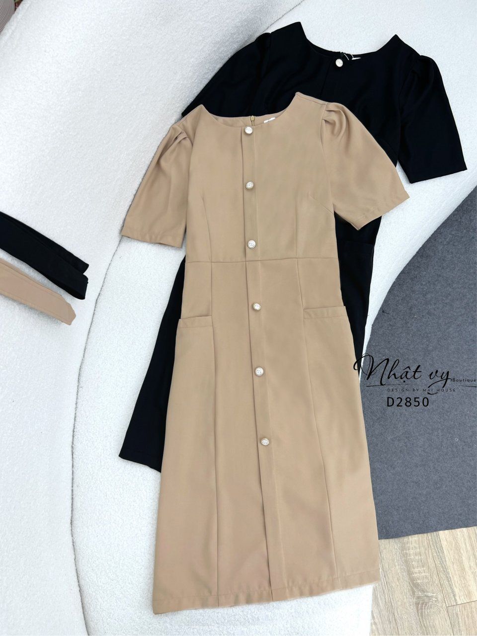 Đầm cổ tròn dáng ôm đính cúc kiểu - D2850