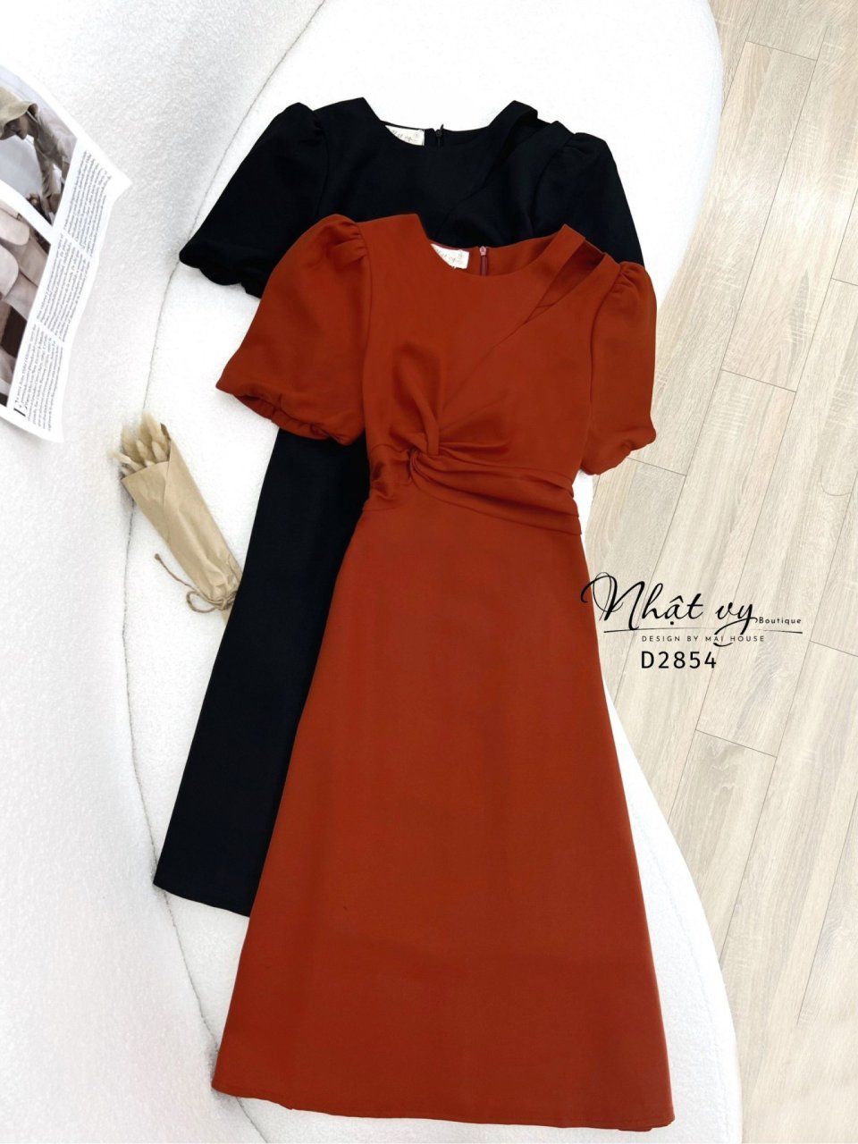 Đầm dáng ôm cổ tròn xoắn ngực - D2854