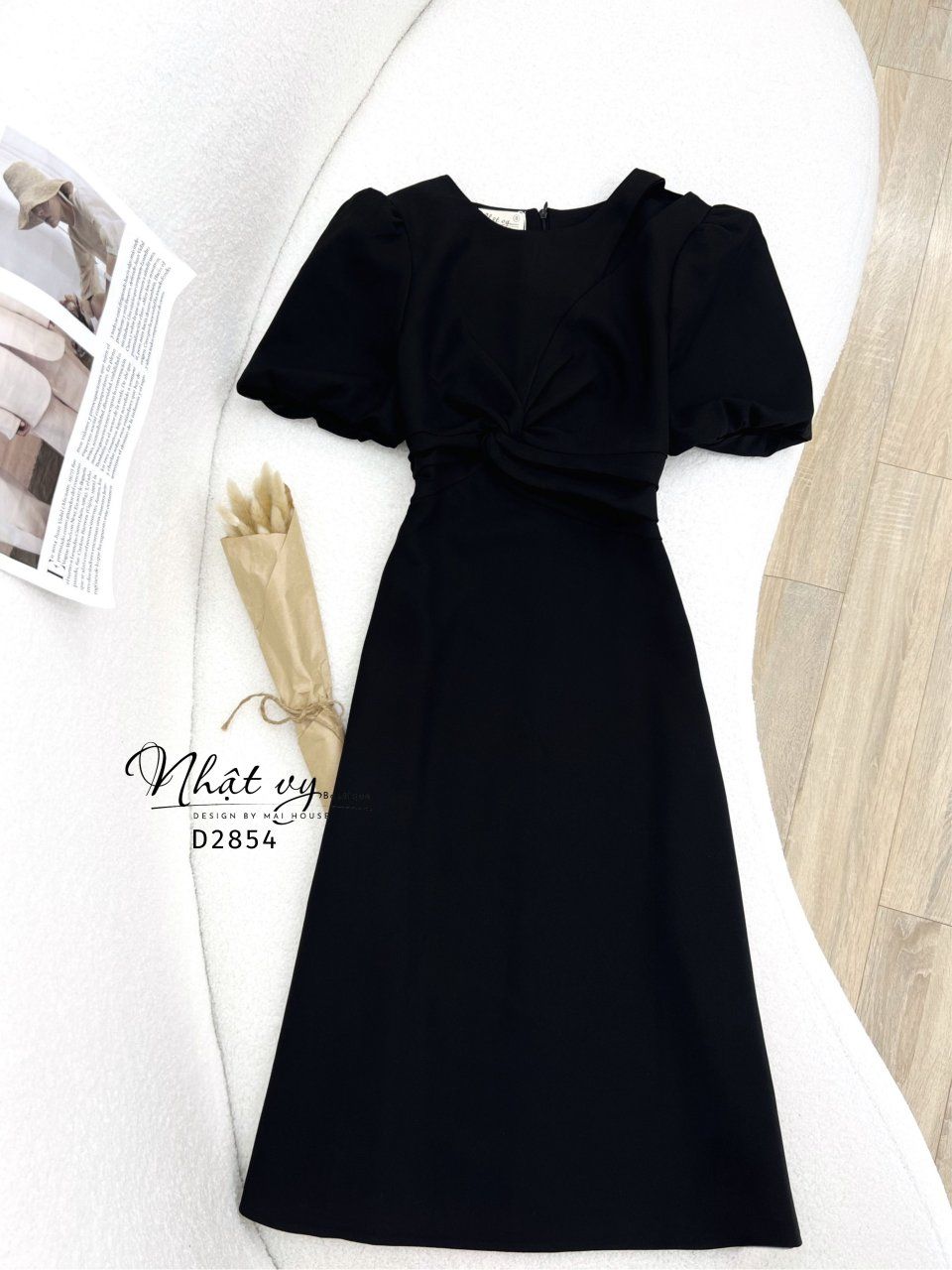 Đầm dáng ôm cổ tròn xoắn ngực - D2854