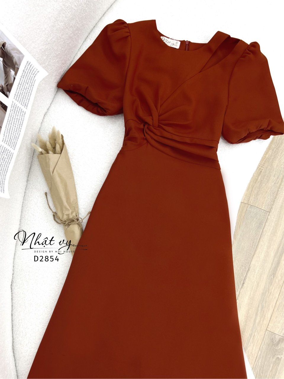 Đầm dáng ôm cổ tròn xoắn ngực - D2854