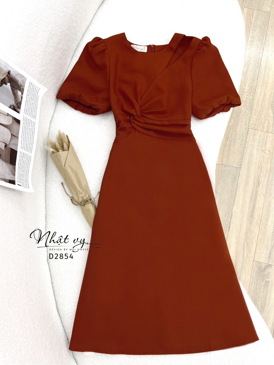 Đầm dáng ôm cổ tròn xoắn ngực - D2854