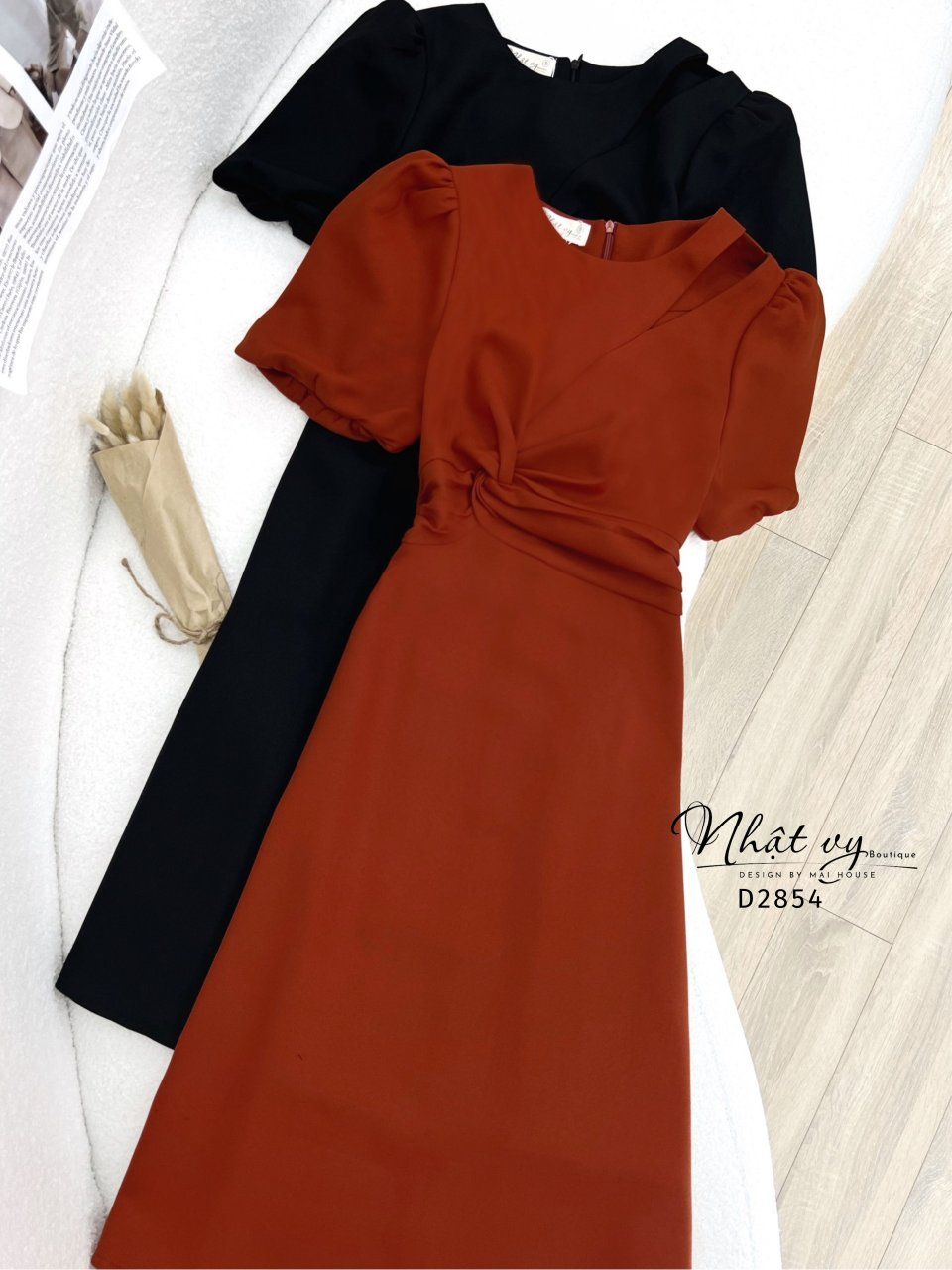 Đầm dáng ôm cổ tròn xoắn ngực - D2854