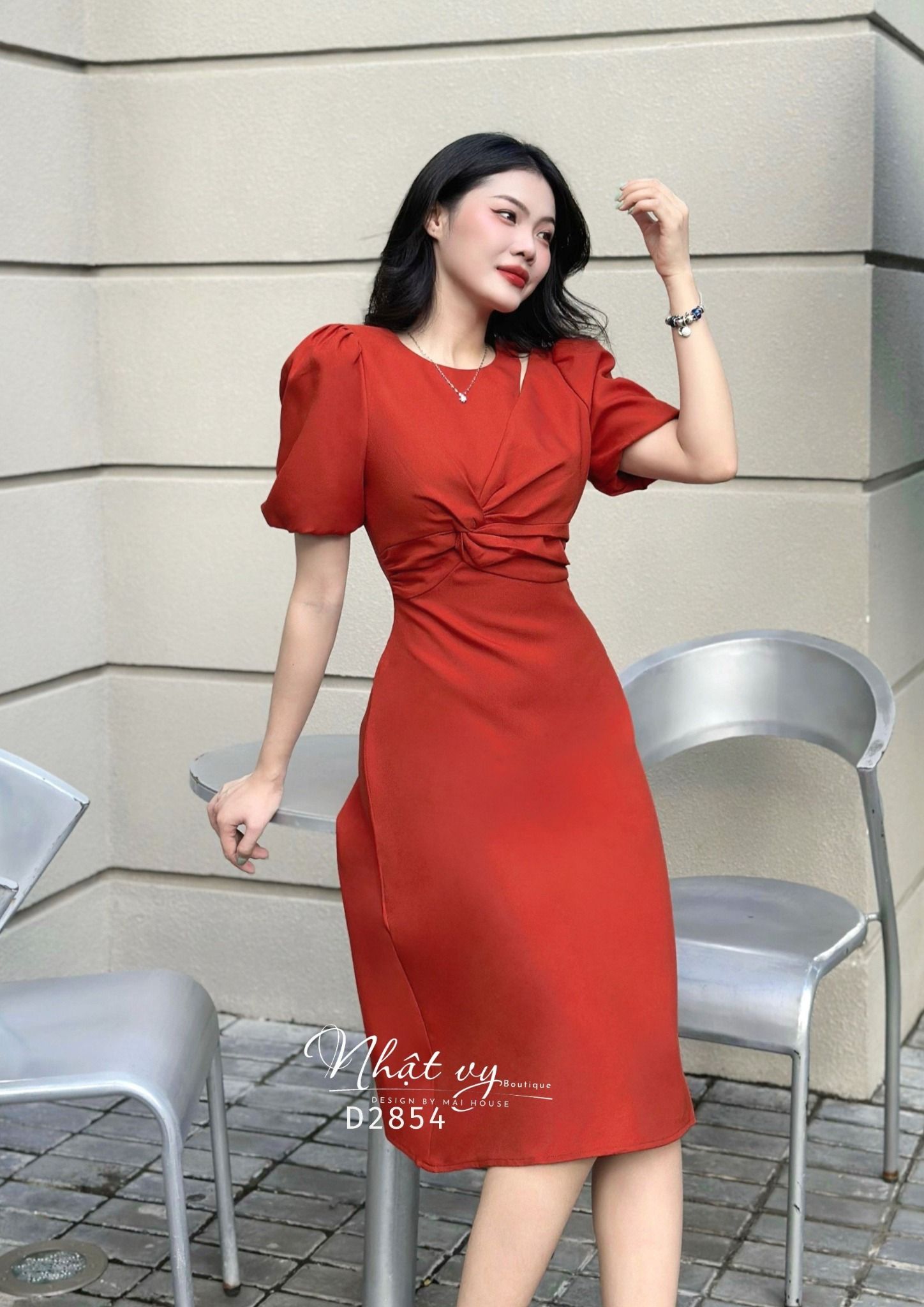 Đầm dáng ôm cổ tròn xoắn ngực - D2854