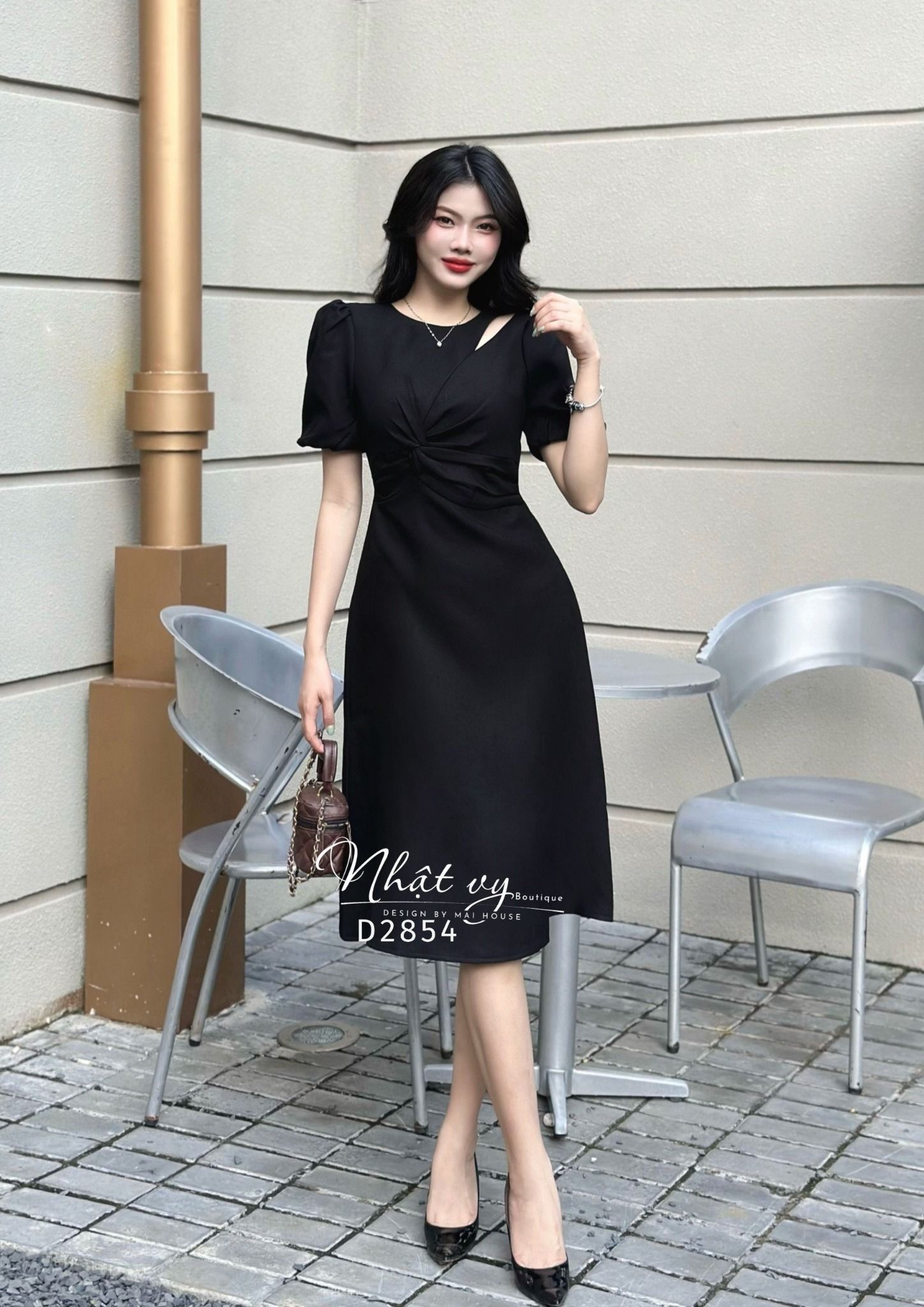 Đầm dáng ôm cổ tròn xoắn ngực - D2854