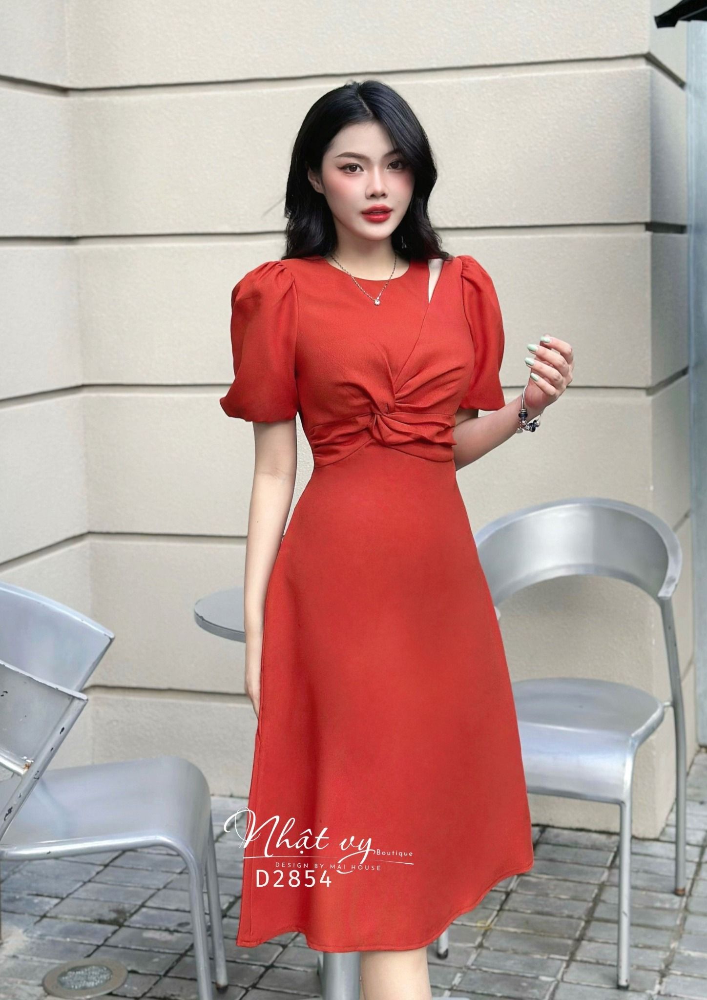 Đầm dáng ôm cổ tròn xoắn ngực - D2854