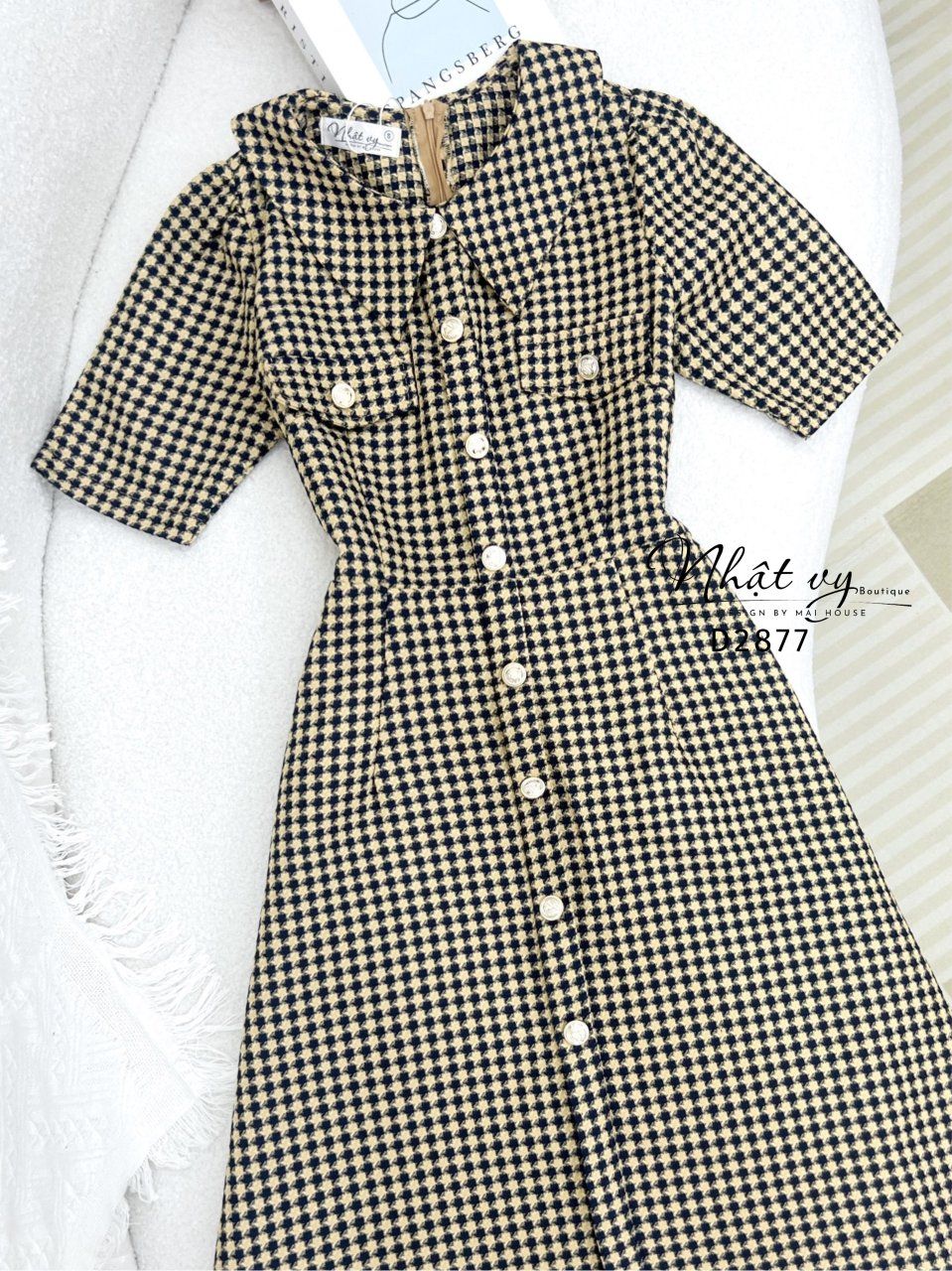 Đầm cổ tròn bèo đính cúc kiểu form dáng xoè - D2877