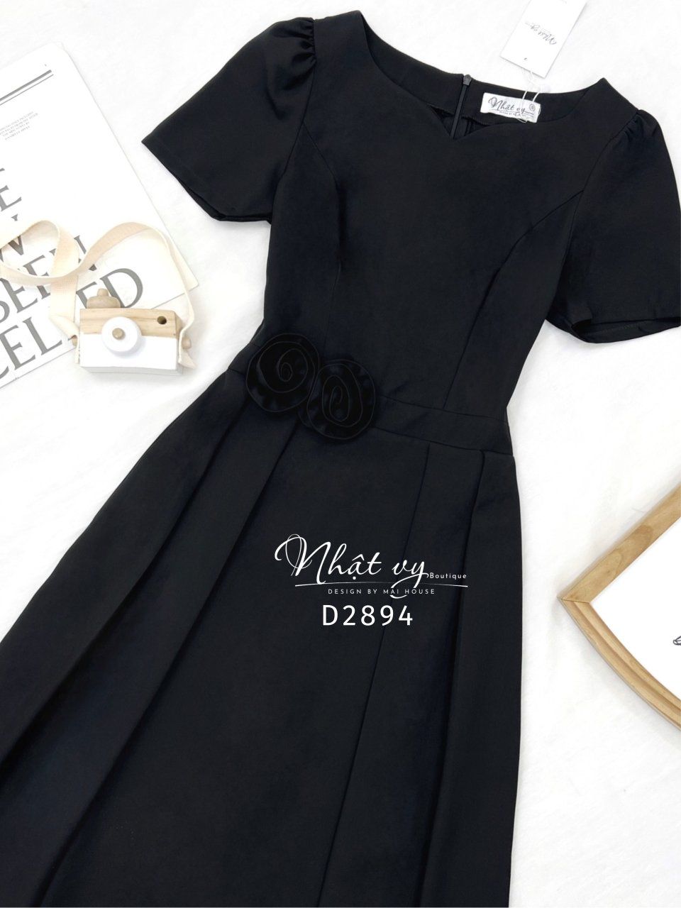 Đầm cổ cách điệu dáng xoè xếp ly đính hoa - D2894
