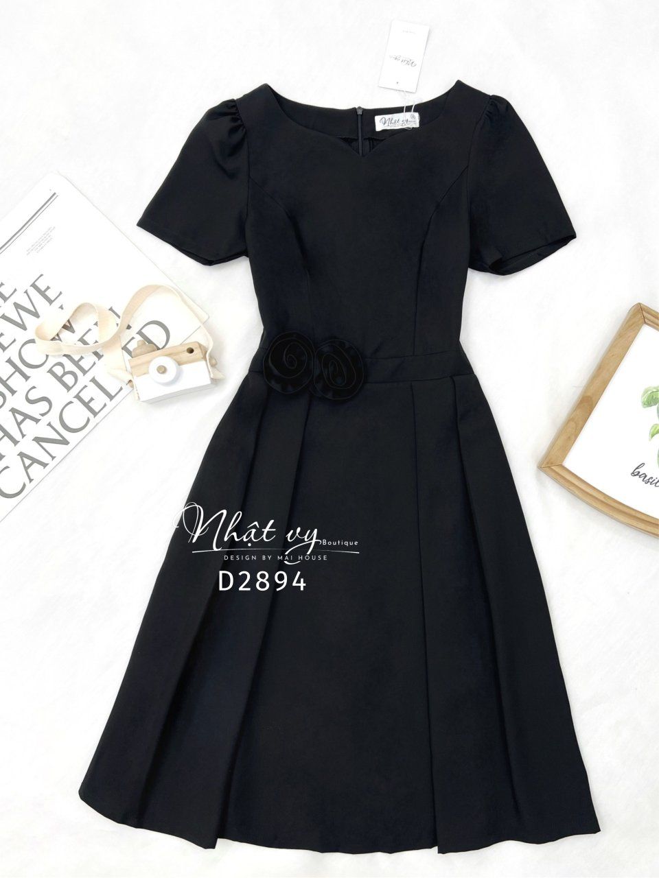 Đầm cổ cách điệu dáng xoè xếp ly đính hoa - D2894