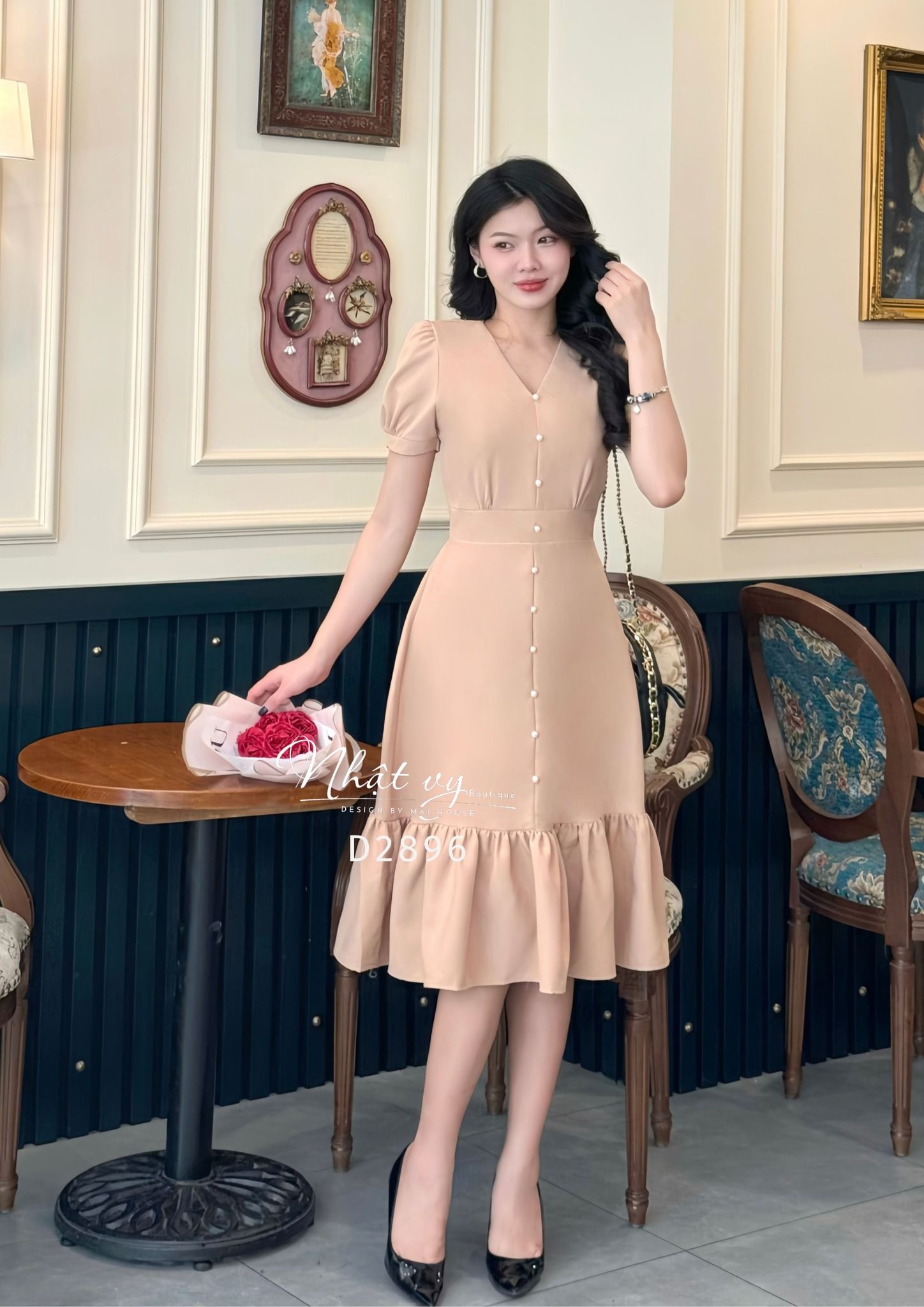 Đầm cổ V nhún ngực đuôi cá đính nút ngọc - D2896