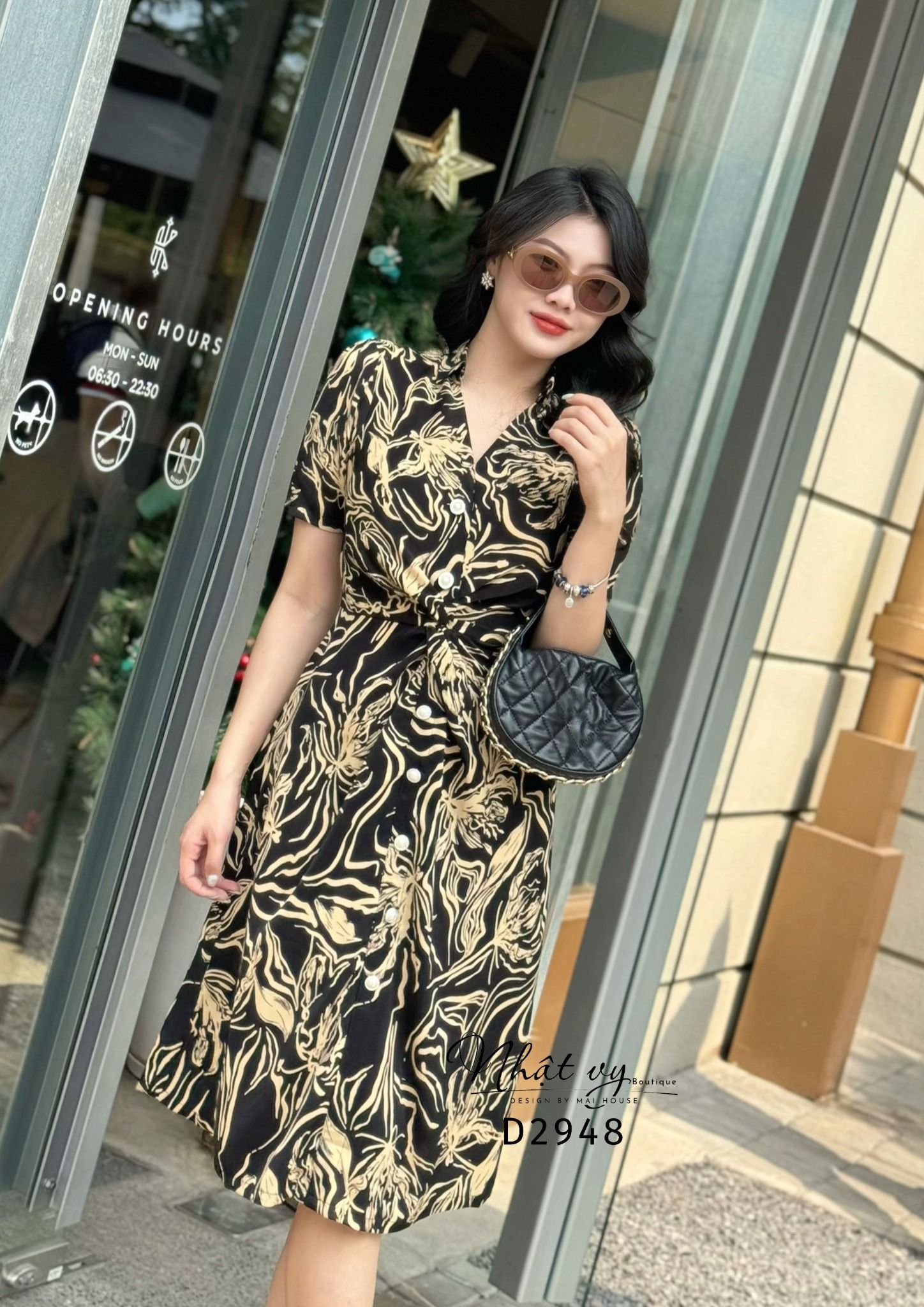 Đầm hoạ tiết xoắn eo cổ sơ mi form dáng ôm - D2948