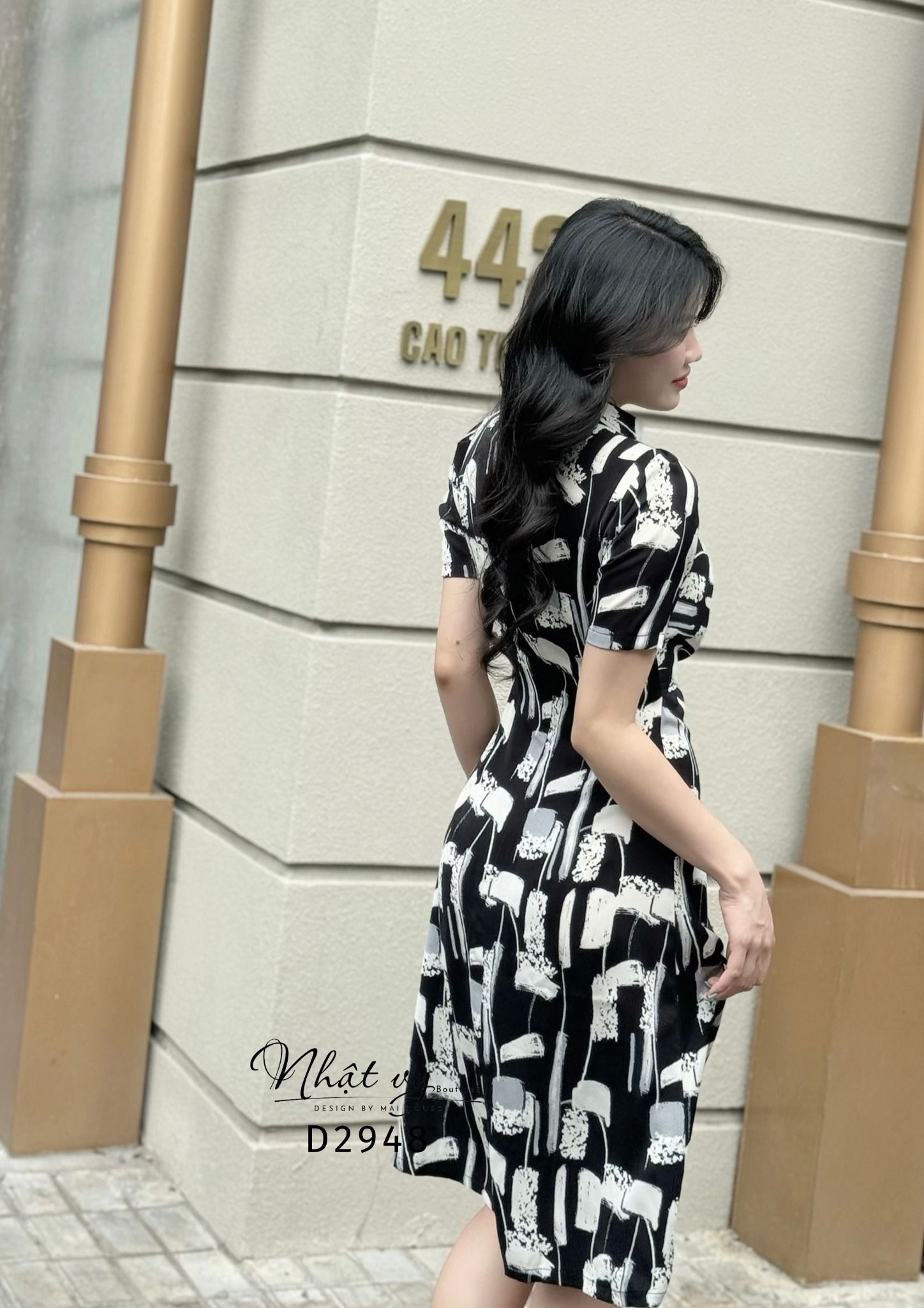 Đầm hoạ tiết xoắn eo cổ sơ mi form dáng ôm - D2948