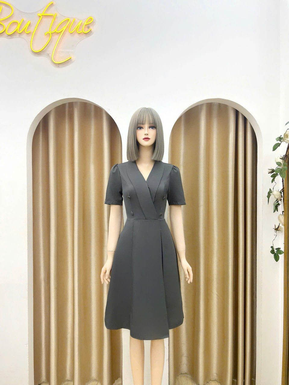 Đầm cổ vest đính nút bọc form dáng xoè - D3154