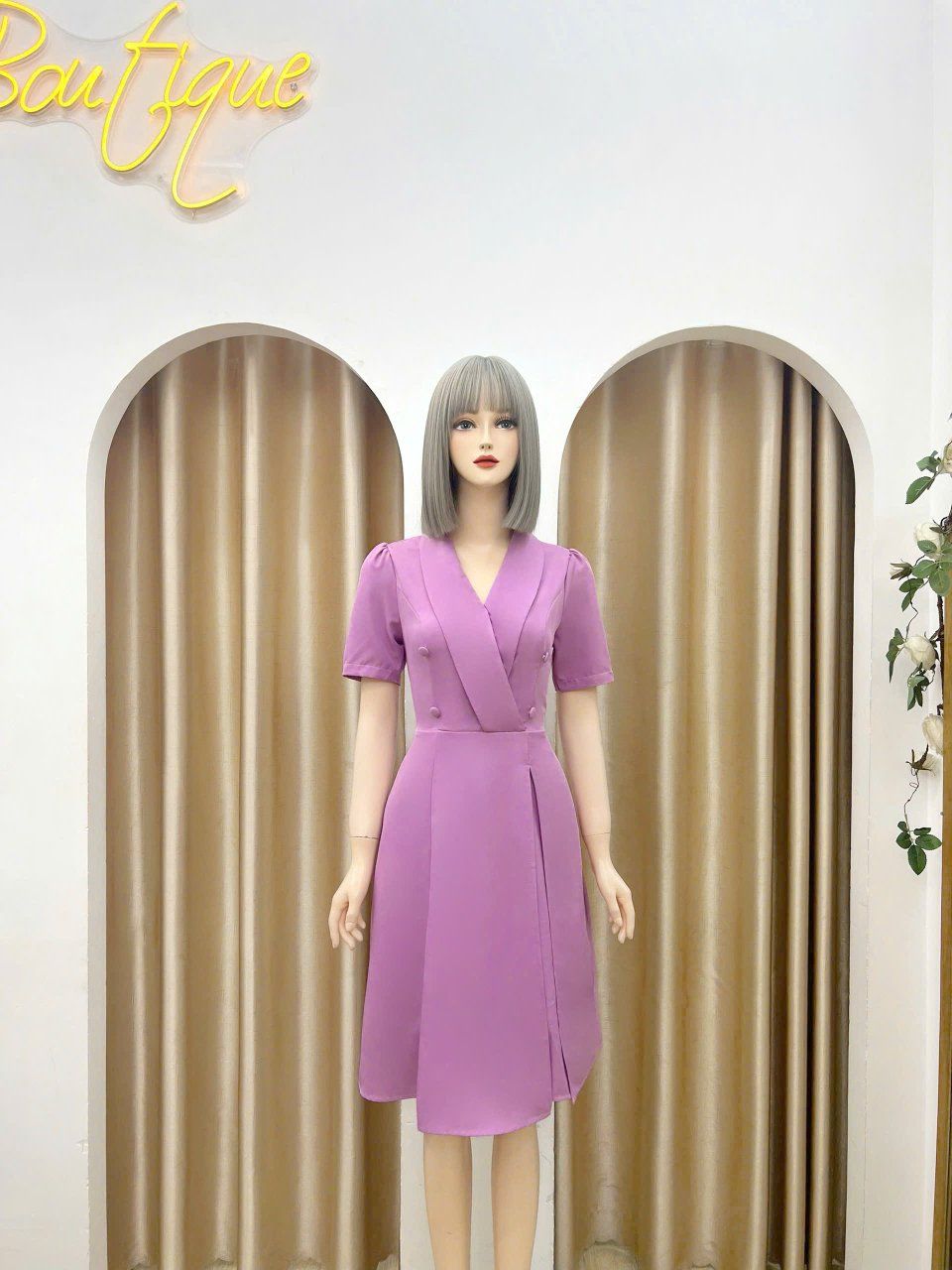 Đầm cổ vest đính nút bọc form dáng xoè - D3154